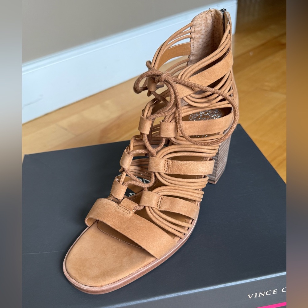 NWT Vince Camuto “Kaiann” Strappy Sandals
